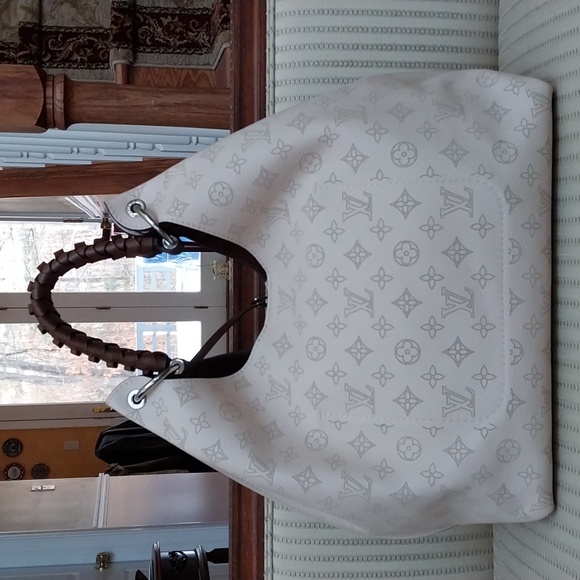 LOUIS VUITTON MONOGRAM CARMEL MAHINA HOBO SHOULDER BAG - Picture 7 of 13